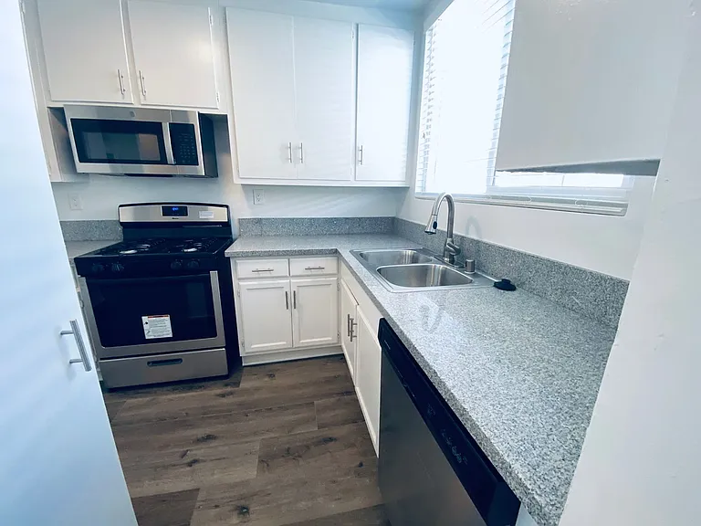 7351 Variel Ave — Photo 6