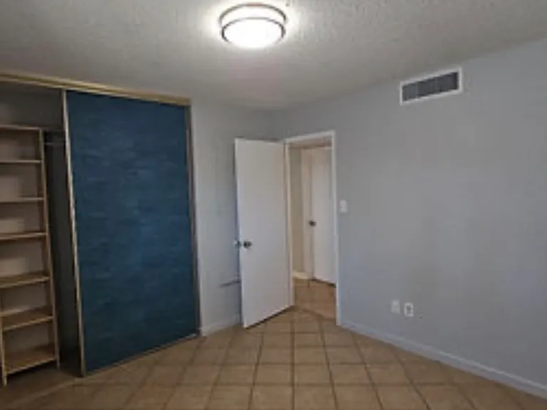 2911 S Rainbow Ave — Photo 4