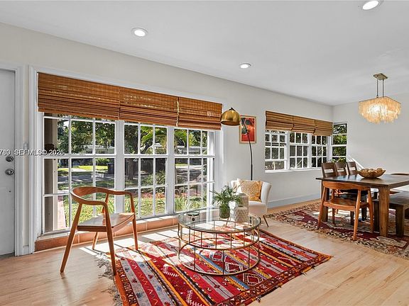 4th image of 1875 Alamanda Dr