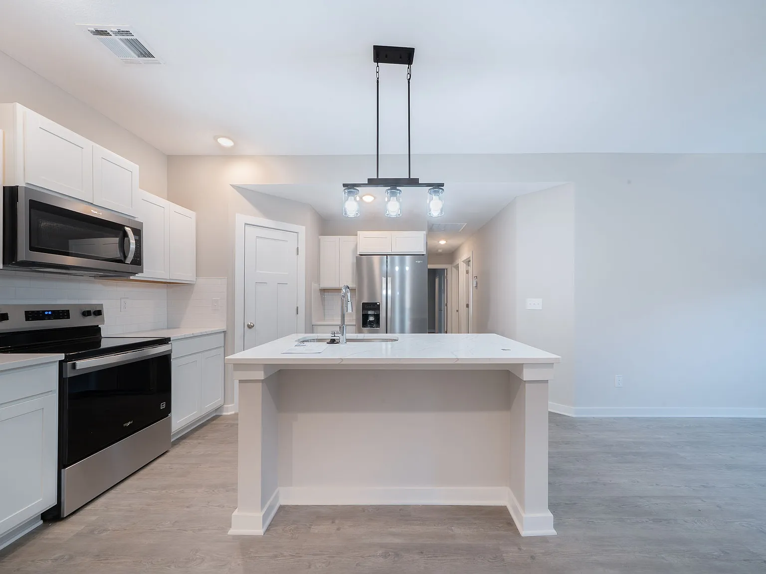 3 bed, 1200 sqft, $1,575 — Photo 3