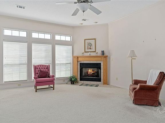 5th image of 938 Skyline Dr