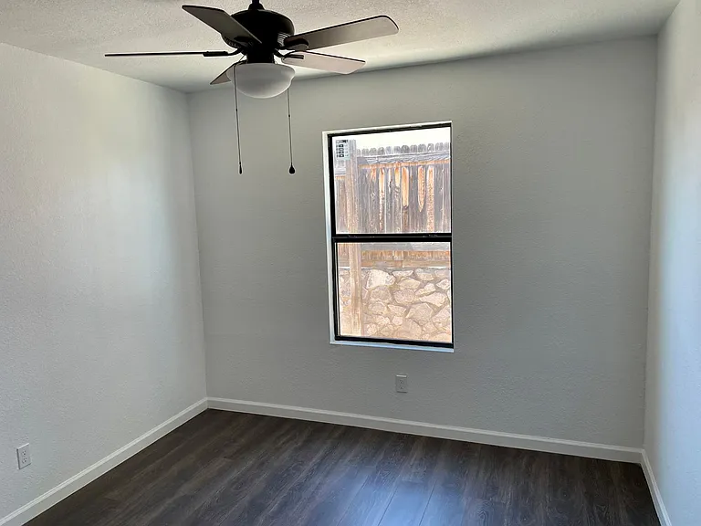 3531 Venus St — Photo 16