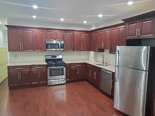 Rented by REMAX Elite | media 3