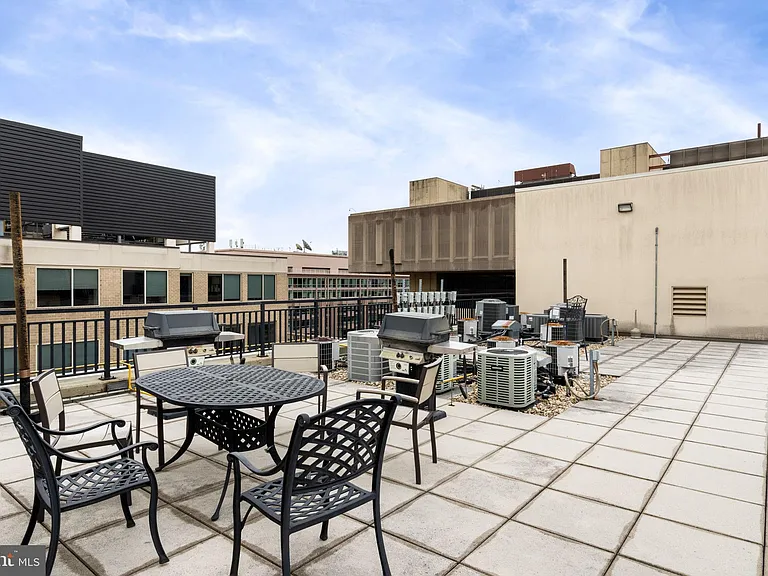 915 E St NE #505 — Photo 16