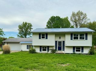 713 Meadowlark Dr, Altamont, IL 62411