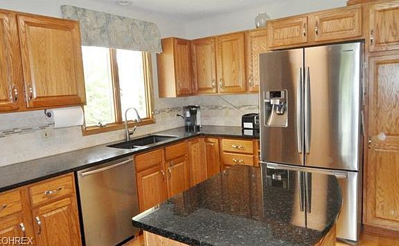 5th image of 209 Blackstone Cir