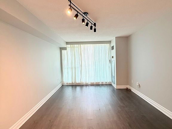 5th image of 28 Pemberton Ave Unit 1007