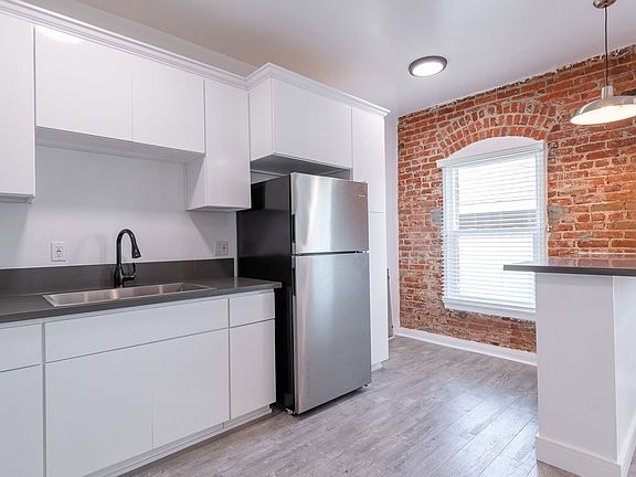 4th image of 3048 W 12th St APT 6