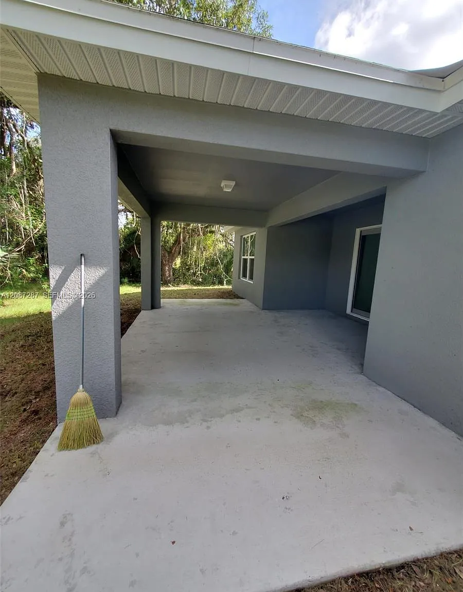 3 bed, 2.0 bath, $2,100 — Photo 1