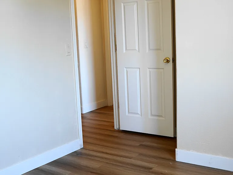 1442 E Mobile Ln — Photo 14