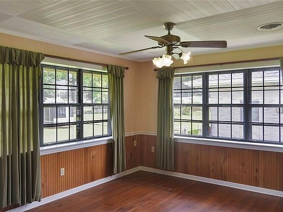 4th image of 308 Oak Ln