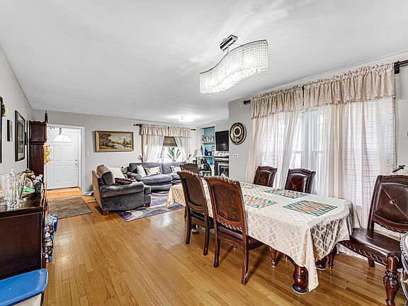 4th image of 1604 Dobson St