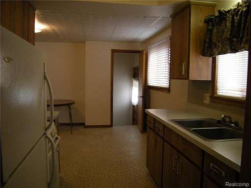 3rd image of 8170 Woodbine St