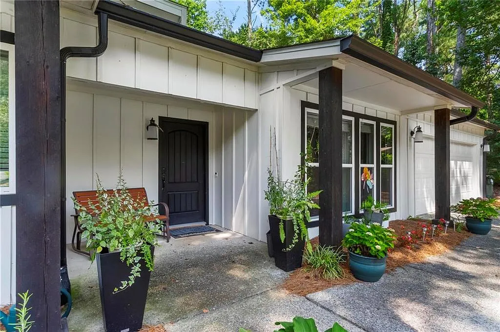 3 bed, 2.0 bath, 1827 sqft, $2,800 — Photo 1