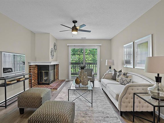 3rd image of 2246 Canyonlands Dr APT C
