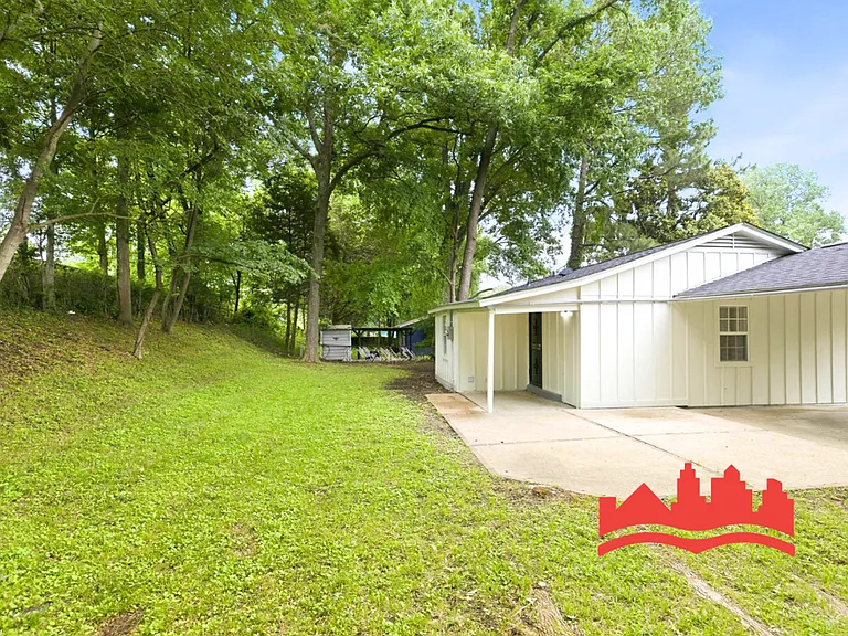 2348 Millbrook Ave — Photo 24