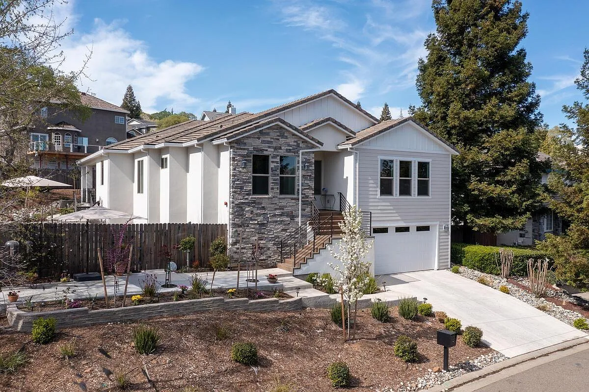 1112 Turquoise Way photo 1