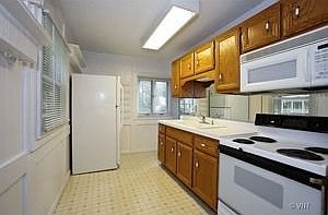 3rd image of 630 W Hinsdale Ave