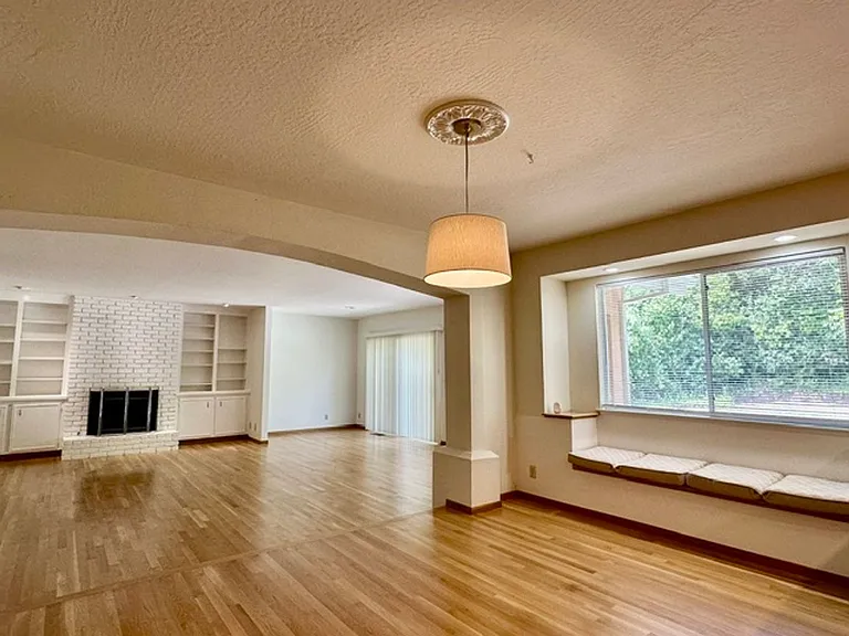 116 Granada Way — Photo 4
