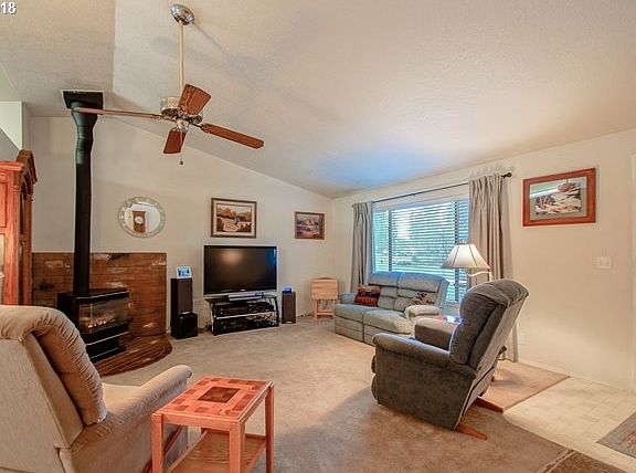5th image of 729 SE 40th Ct