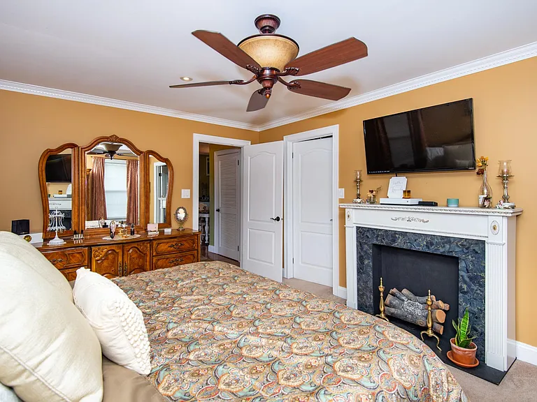 203 Salem Ct #10 — Photo 9