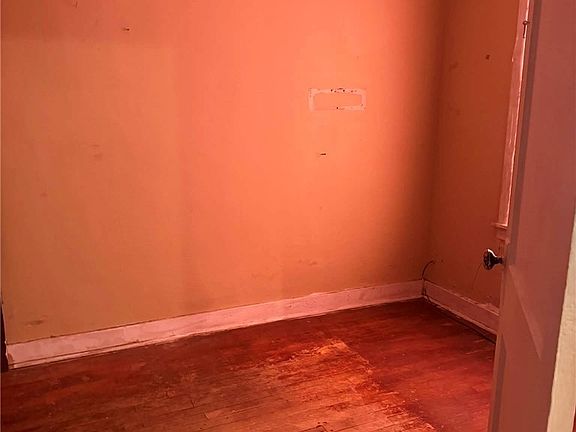 5th image of 9577 Main St