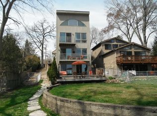 8714 Gardner Rd, Fox River Grove, IL 60021