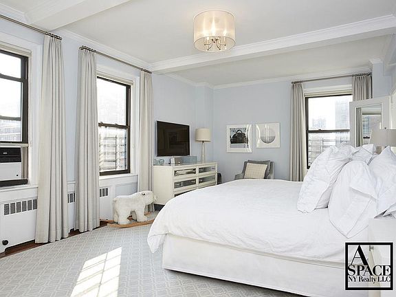 5th image of 1067 Park Ave APT 3A