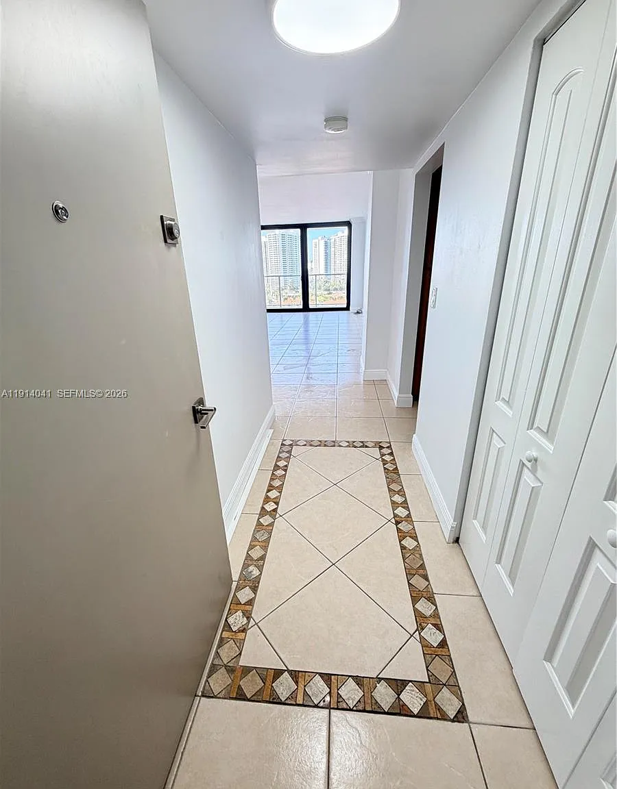 2 bed, 1092 sqft, $2,800 — Photo 3