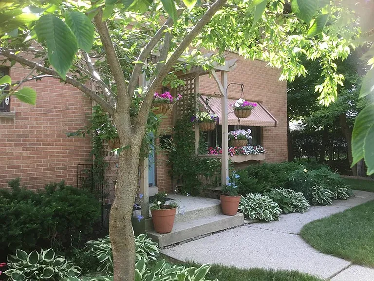 3340 S Dayfield Ave — Photo 2