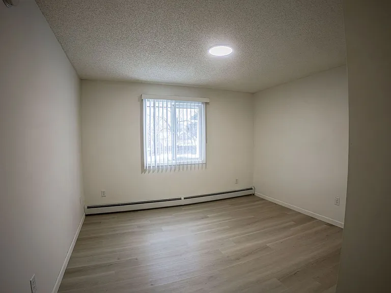 Pointe Apartments — Photo 27