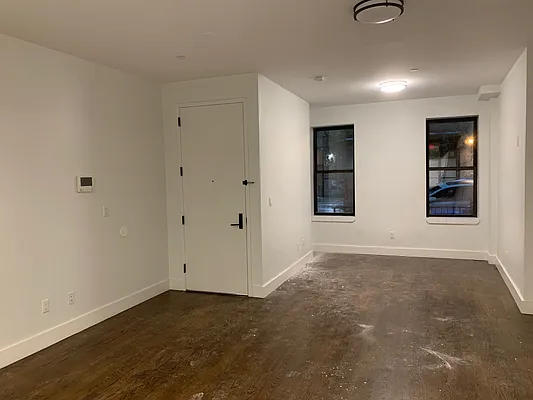 Rented by Premier Metro Realty Corp | media 4