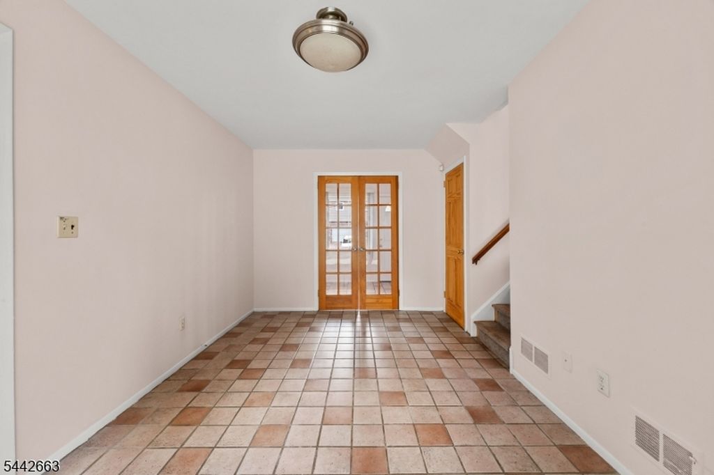 18 Carrie Ct, Nutley, NJ - View 4