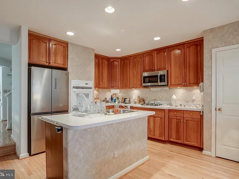 9810 Bolton Village Ct — Photo 7