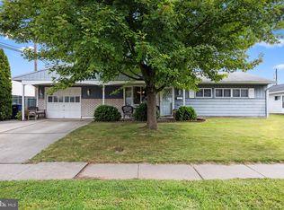 18 Locust Ln, Levittown, PA 19054