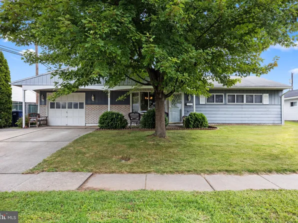 18 Locust Ln, Levittown, PA 19054