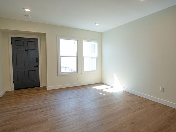 5th image of 1038 S Westmoreland Ave