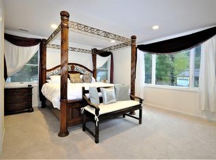 20 Wellington Rd, Greenvale, NY 11548