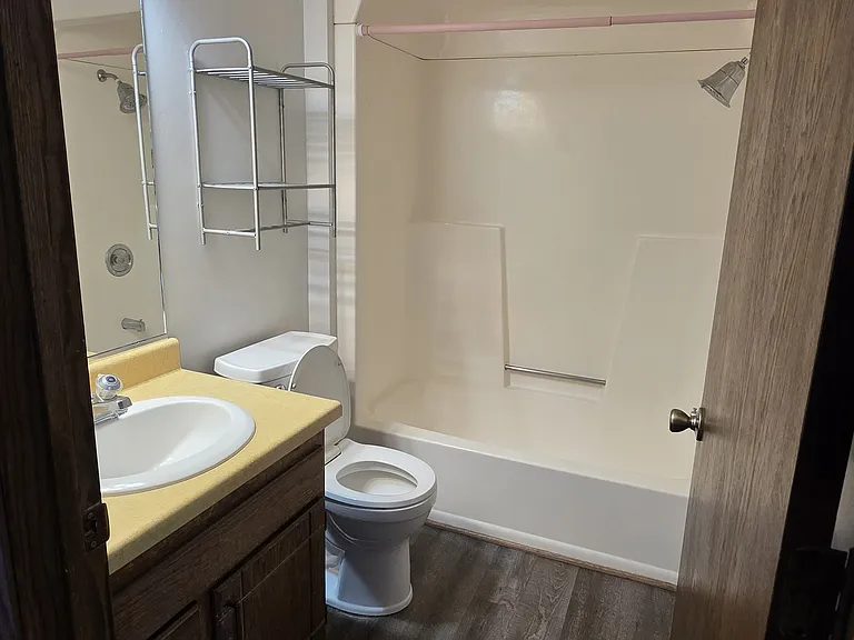 310 Deronda St — Photo 8