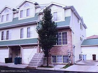 121 Woodcutters Ln, Staten Island, NY 10306