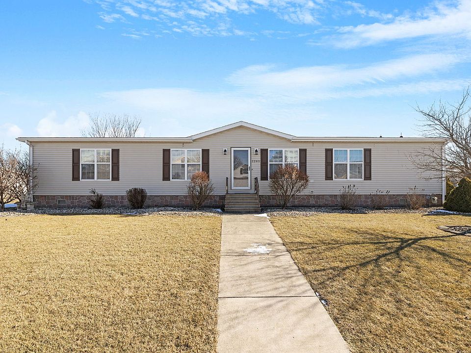 1st image of 22901 S Pinehurst Dr