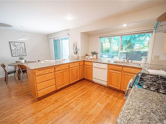 5th image of 14709 NE 10th St