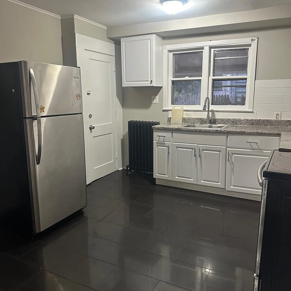 3 bed, 1150 sqft, $2,200 — Photo 3