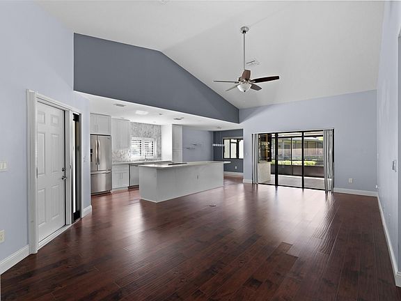 5th image of 301 NW 95th Avenue