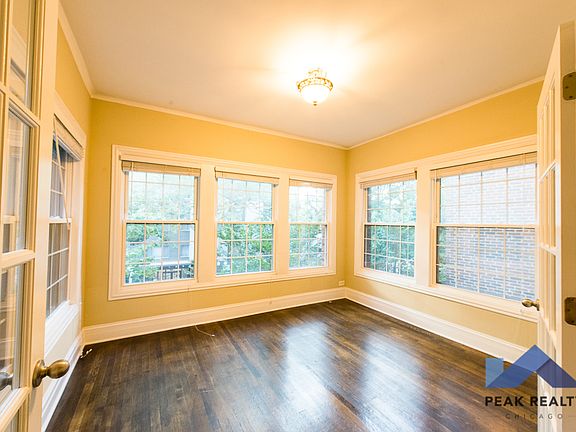 3rd image of 2925 N Pine Grove Ave APT 2