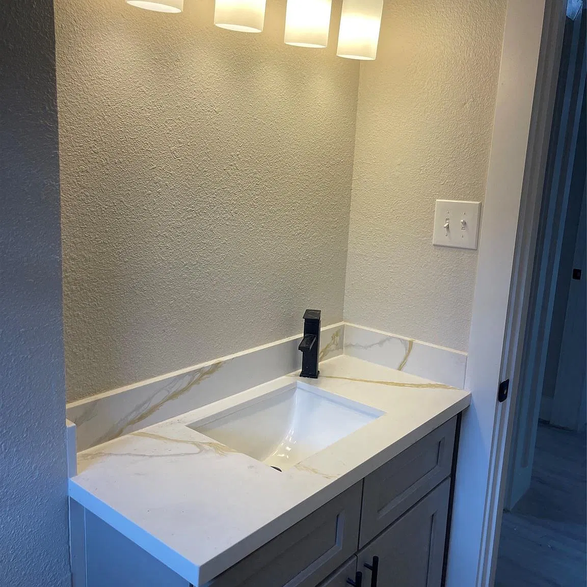3 bed, 2.0 bath, 1599 sqft, $1,950 — Photo 2