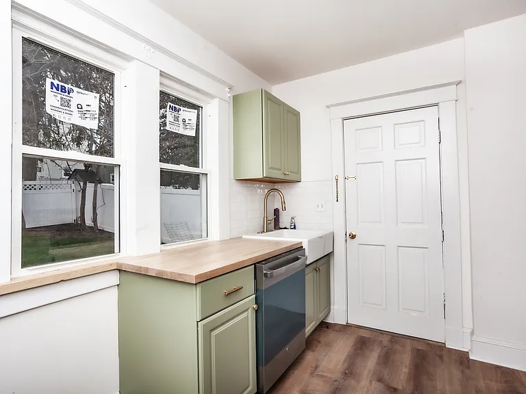 1009 Hudson Ave #1 — Photo 4
