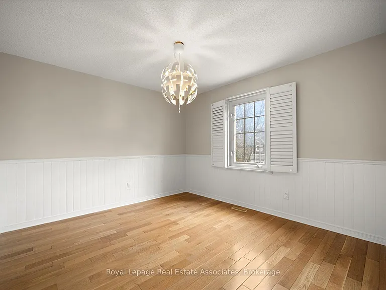 438 Claremont Cres — Photo 22