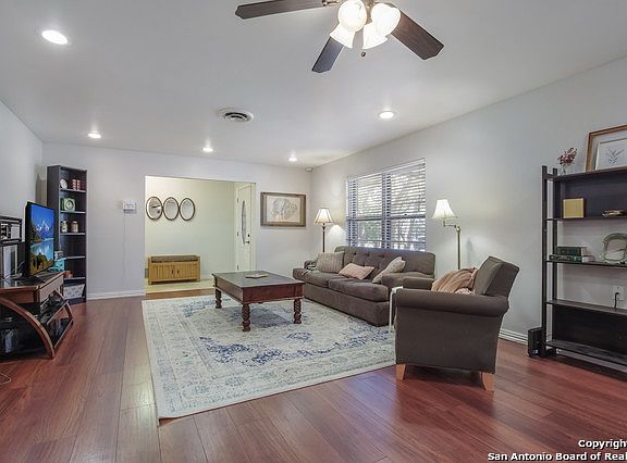 4th image of 122 Canyon Creek Dr