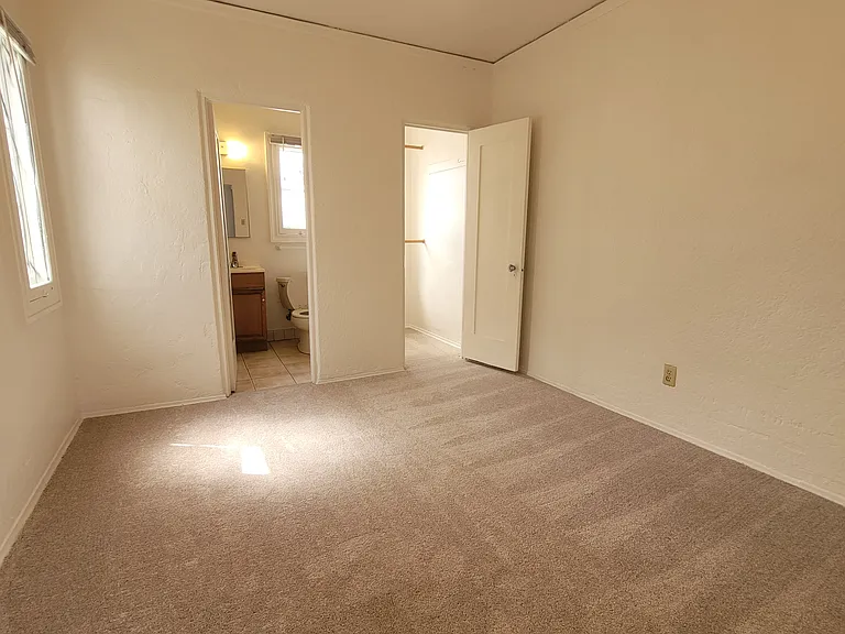 319 Palm Ave — Photo 9